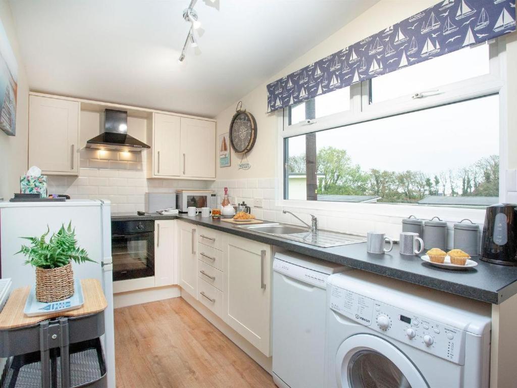 דארטמות' Sunnydaze-Detached Chalet With 2 Bedrooms And 2 Bathrooms And Private Parking Outside Door מראה חיצוני תמונה